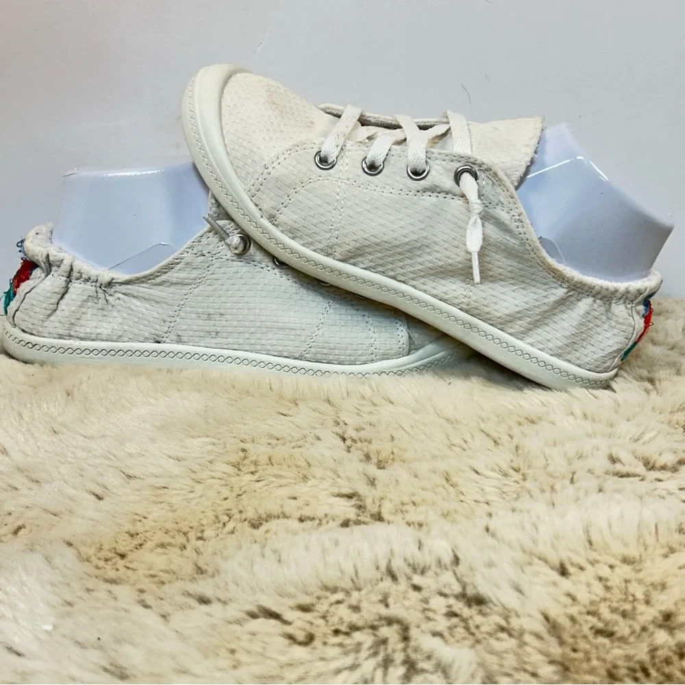 Time‎ and Tru White Sneakers Classic Low-Top Design